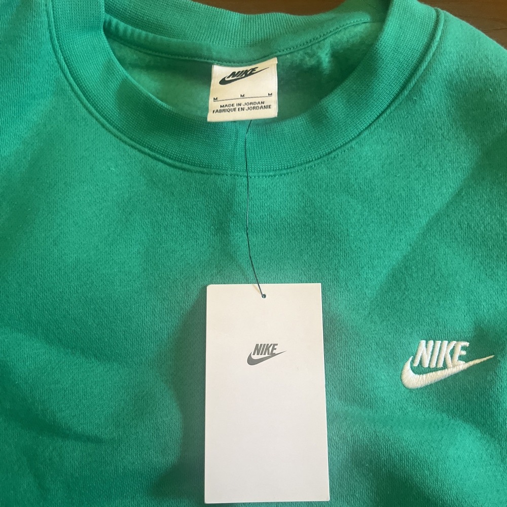 Size M Nike Sportswear Club Fleece Sweatshirt Crewneck Green Men FN3886-324 NEW